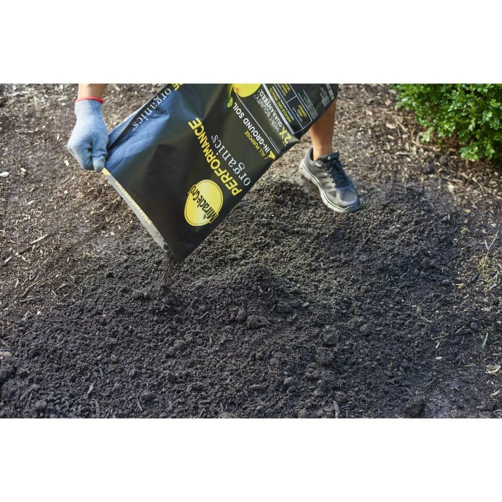 Miracle-Gro Soil & Soil Amendments 1.3-cu ft Organic Garden Soil 4 Miracle-Gro Soil & Soil Amendments 1.3-cu ft Organic Garden Soil - Image 4