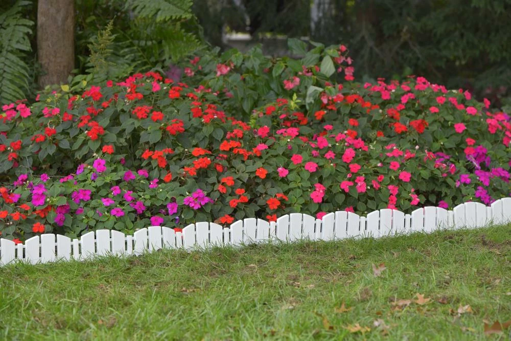 EasyFlex 8-Pack 10-ft White Plastic Landscape Edging Bundle 3 EasyFlex 8-Pack 10-ft White Plastic Landscape Edging Bundle - Image 3