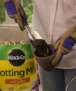 Miracle-Gro Soil & Soil Amendments Potting Mix Bundle 8-Quart Potting Soil Mix -Garden Care Life Shop 44004200